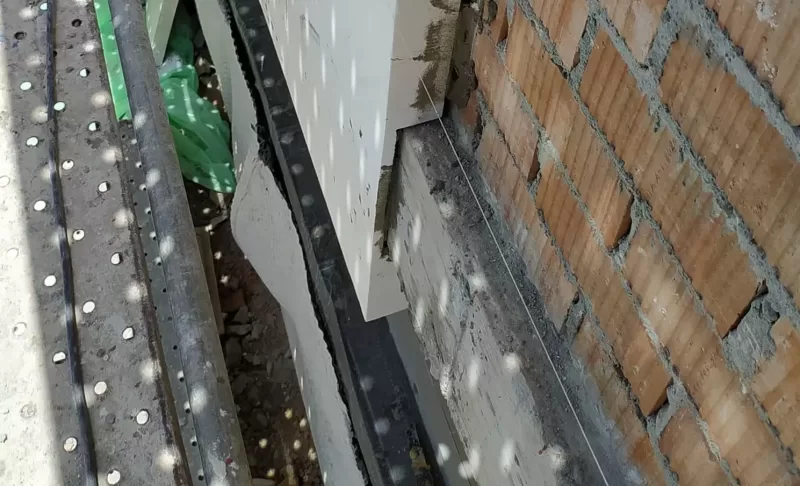 espacio dilatación techo fachada