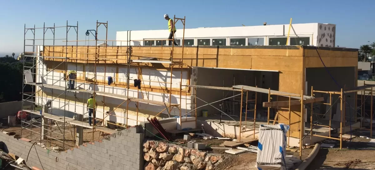 Fachada de madera con sate