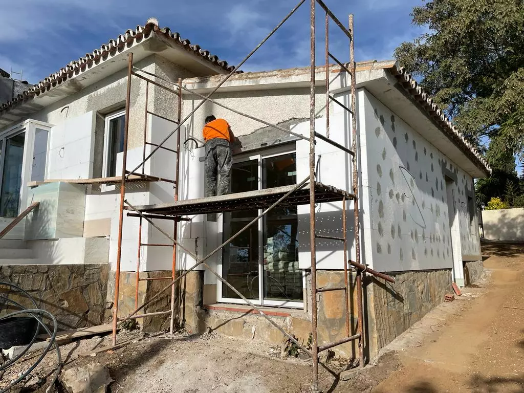 rehabilitación fachada casa antigua